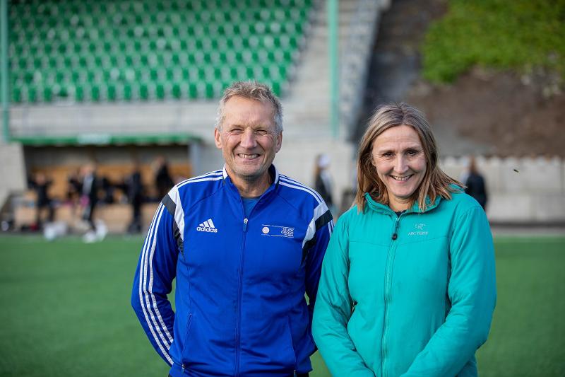 project leader Svein Arne Pettersen together with Unn Sørum on a football field